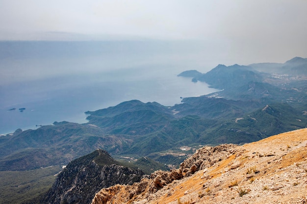 Vista superior del paisaje de la montaña turca Tahtali