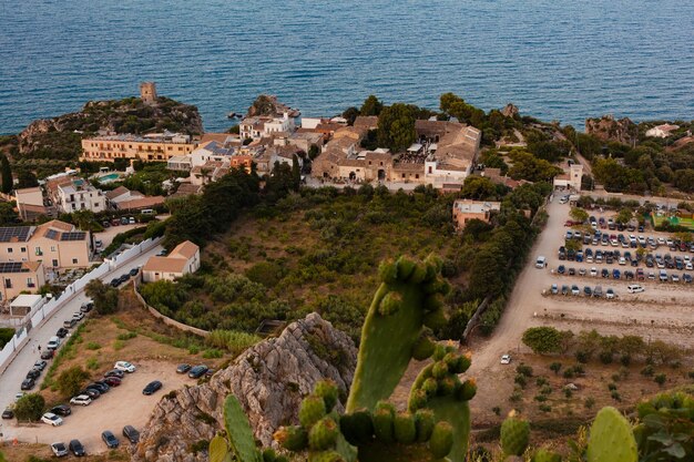 Foto vista superior de la pequeña ciudad de scopello en sicilia