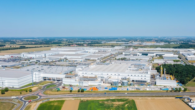 Vista superior de la planta industrial de las instalaciones de la fábrica o centro logístico Grandes edificios industriales desde arriba