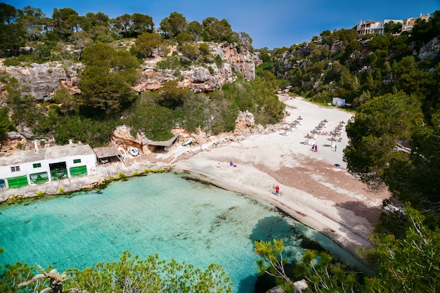 Vista superior de la playa Cala Pi