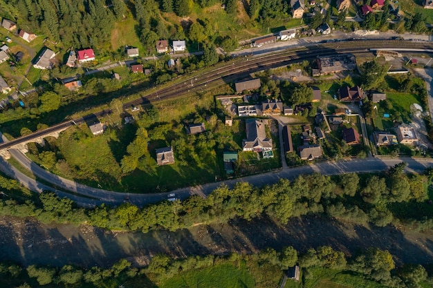 Foto vista superior del pueblo de los cárpatos