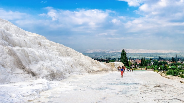 Vista superior del pueblo de Pamukkale, Turquía