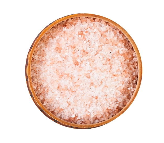 Vista superior del salero de madera con sal rosa