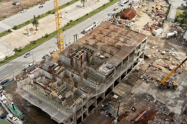 Vista superior del sitio de construcción Etapa temprana de la construcción de un edificio de gran altura