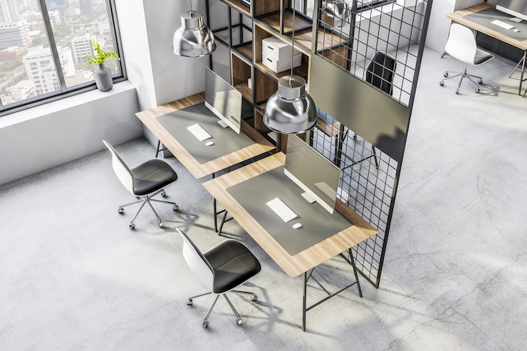 Foto vista superior sobre o fundo de locais de trabalho espaçosos no escritório de design de interiores loft com computadores de vista da cidade em superfícies de mesa de madeira cadeiras aconchegantes elegantes lâmpadas cromadas e renderização em 3d de piso de concreto