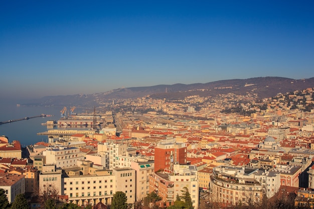 Vista superior del techo de Trieste, Italia