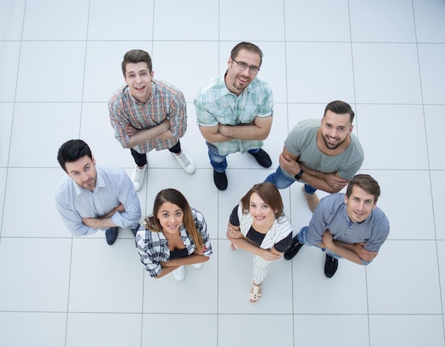 Vista superior um grupo bem sucedido de jovensfoto com espaço de cópia