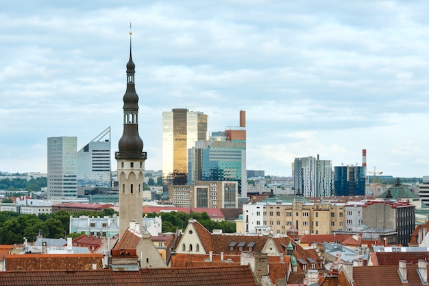 Foto vista superior del verano de la ciudad de tallin (estonia).