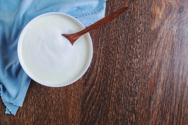 Vista superior de yogur natural fresco