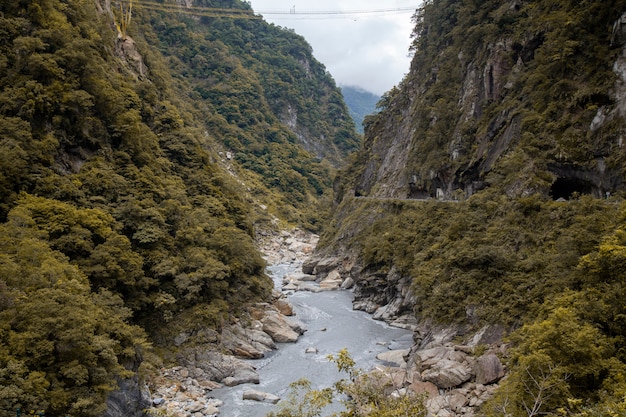 Foto vista de taroko en otoño paisaje del parque nacional en hualien, taiwán.