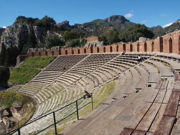 Vista del teatro griego de Taormina en Sicilia