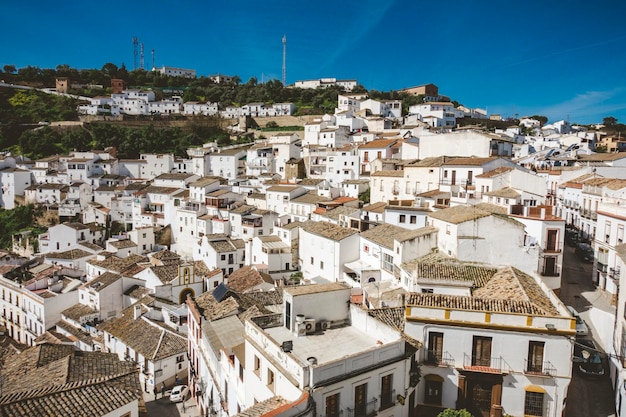 Vista de los tejados del pueblo andaluz en un día claro