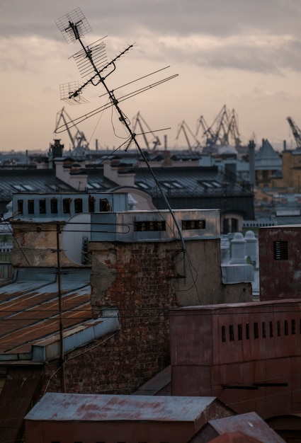 Foto vista de los tejados de san petersburgo