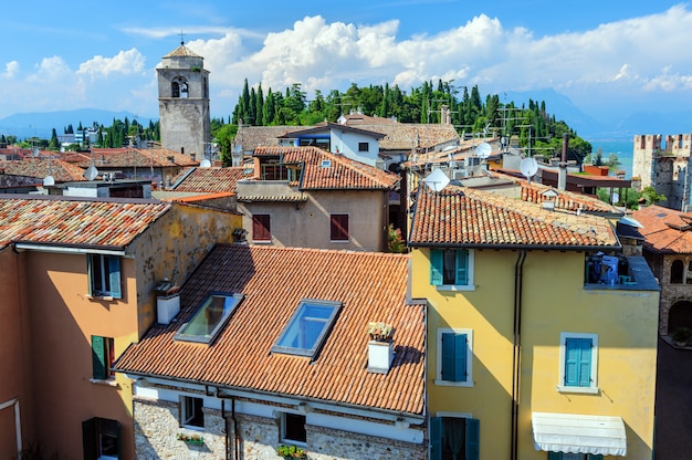 Vista a los tejados de Sirmione y desde el castillo de Scaliger