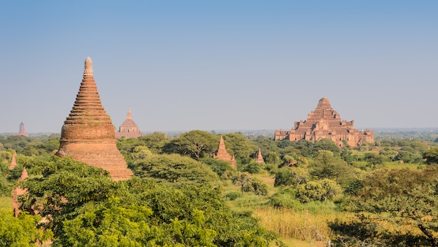 Vista de templos antiguos en Bagan, Myanmar