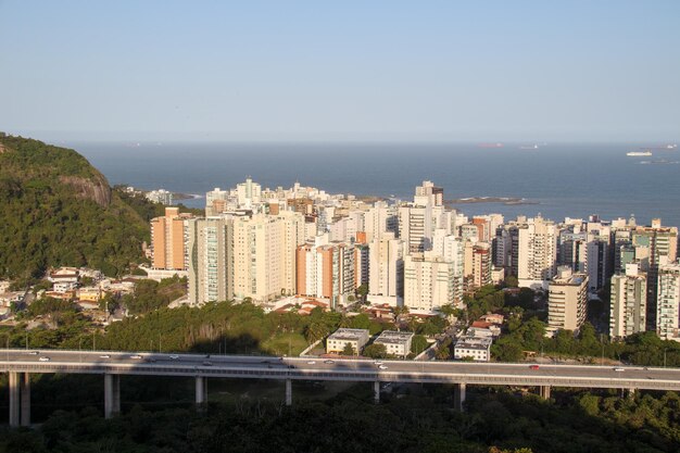 Foto vista del tercer puente que conecta vila velha con vitoria en espirito santo, brasil