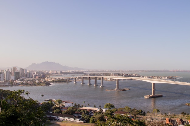 Vista del tercer puente que conecta Vila Velha con Vitoria en Espirito Santo, Brasil