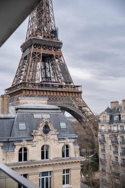 Vista de la torre Eiffel desde la habitación del hotel París