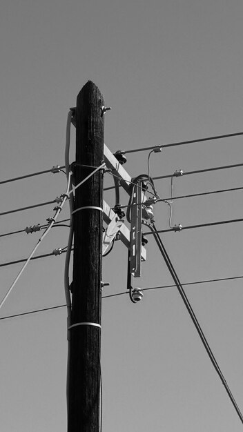 Foto vista de la torre de electricidad contra un cielo despejado