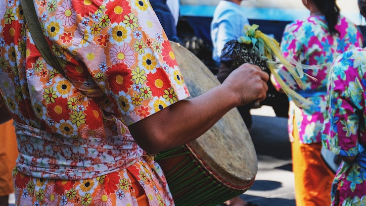 Foto vista traseira de mulheres de pé ao ar livre