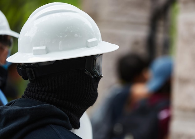 Foto vista trasera de un hombre con sombrero