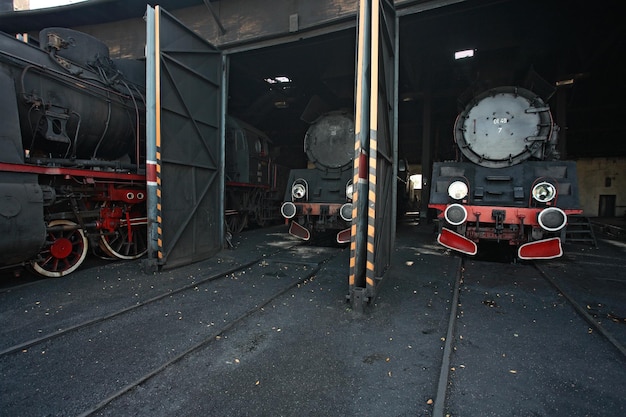 Foto vista de los trenes de vapor en el patio de maniobras