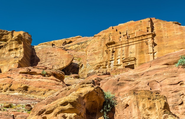 Vista de tumbas antiguas en Petra - Jordania