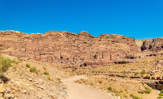Vista de las Tumbas Reales de Petra, sitio del patrimonio mundial de la UNESCO en Jordania