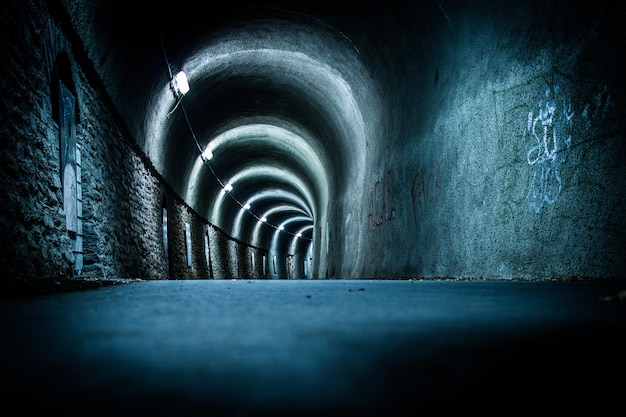 Vista del túnel iluminado