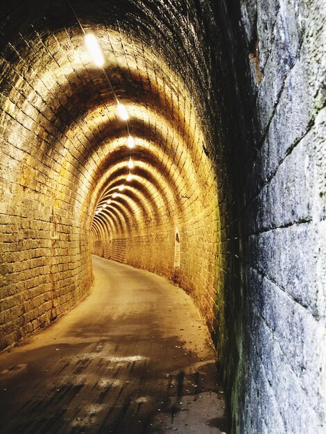 Foto vista del túnel vacío