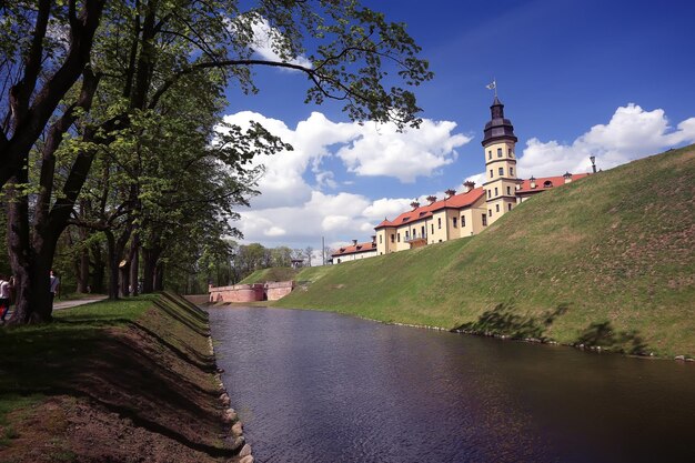 Vista turística del castillo en Bielorrusia