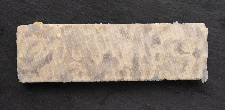 Foto vista del turrón navideño trasero sobre fondo negro