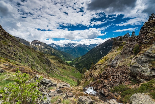 Vista über Wildnis in den Pyrenäen