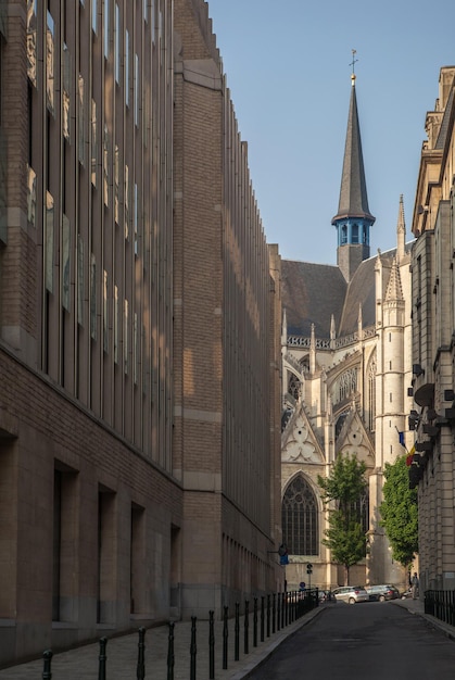 Una vista única de una de las iglesias de Bruselas.