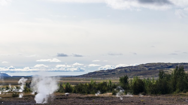 Vista del valle del géiser de Haukadalur en Islandia