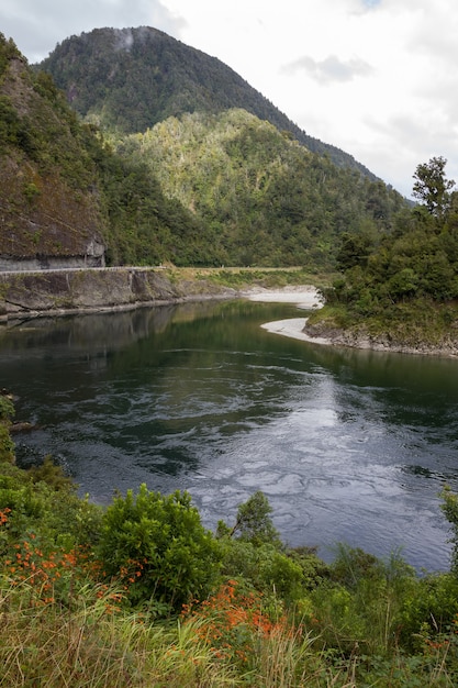 Vista del valle del río Buller en Nueva Zelanda