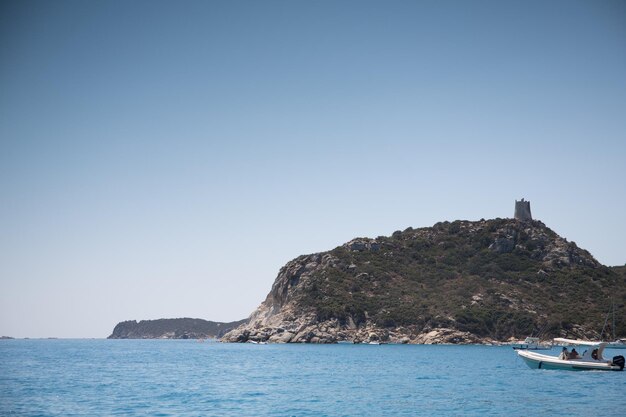 Foto vista desde un velero en el mar de villasimius