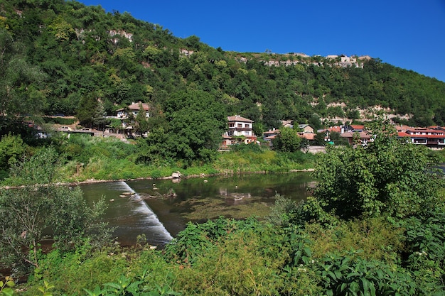 La vista de Veliko Tarnovo en Bulgaria