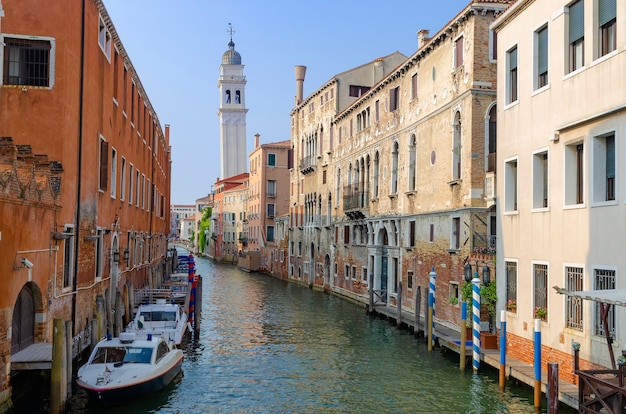 Vista de Venecia y el canal