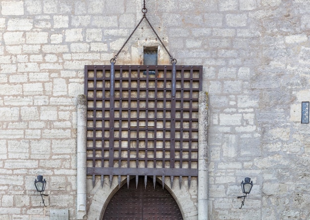 Una vista de verano del castillo de Kuressaare, isla de Saaremaa, Estonia