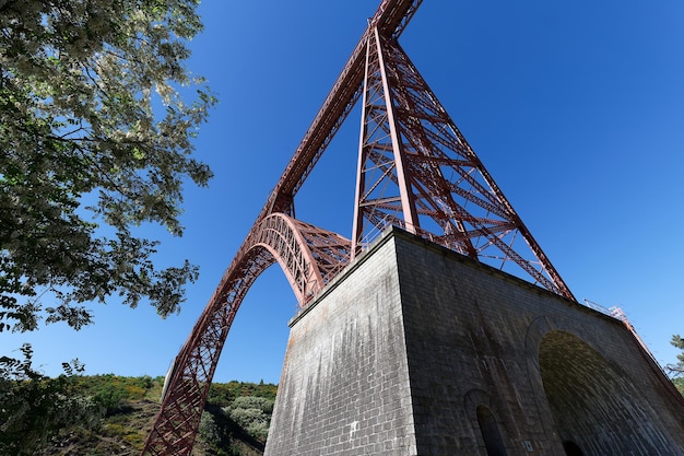 Vista del viaducto de Garabit Departamento de Cantal Región Macizo Central