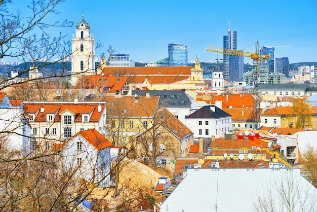 Vista de Vilna desde la colina del bastión de la muralla de la ciudad de Vilna