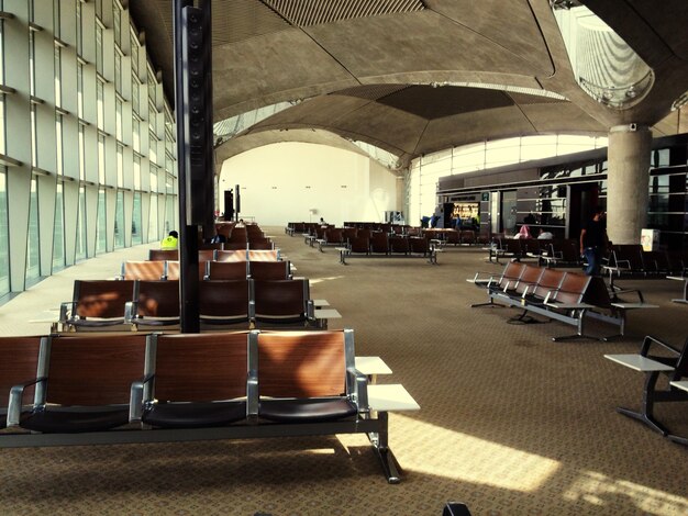 Foto vista de la zona de espera del aeropuerto
