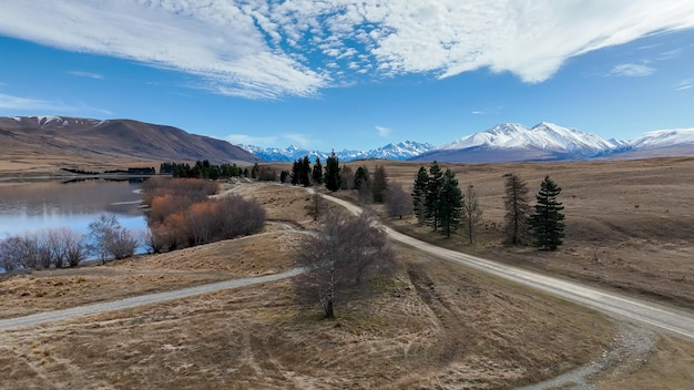 Foto vistas aéreas do acampamento do lago alpino no parque de conservação de ashburton, na ilha sul da nova zelândia