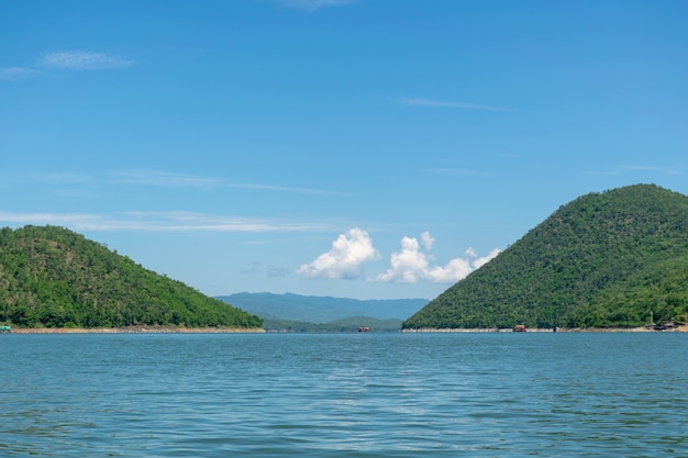 Vistas al agua y a la montaña