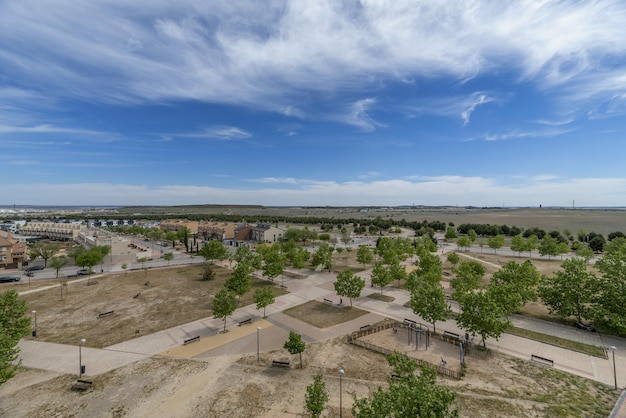 Vistas al campo en las afueras de la ciudad.