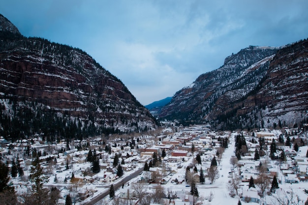 Vistas al centro de Ouray en invierno.