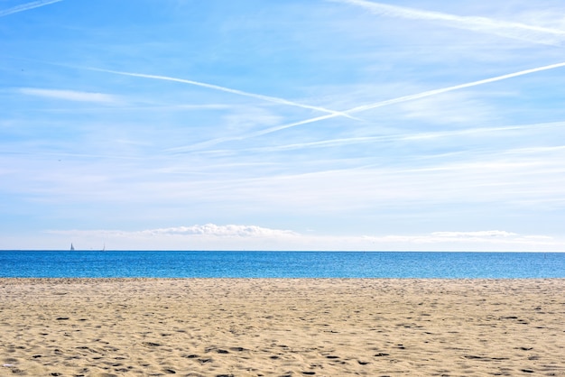 Foto vistas al mar barcelona playa platja nova icaria o barceloneta