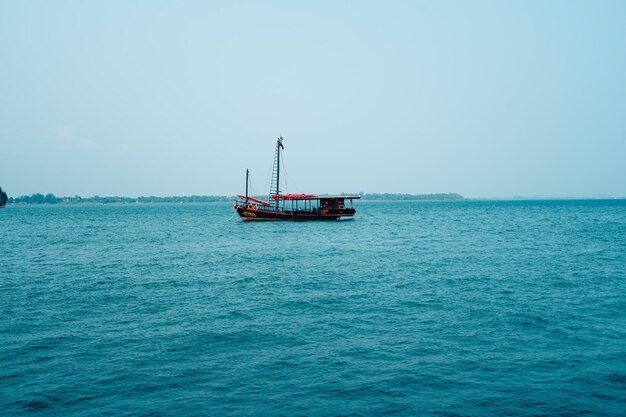 Vistas al mar y montañas de Ao Nang