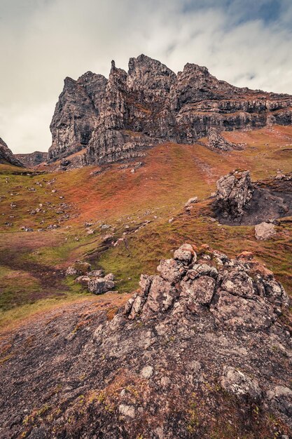 Vistas al Viejo de Storr en Escocia Reino Unido